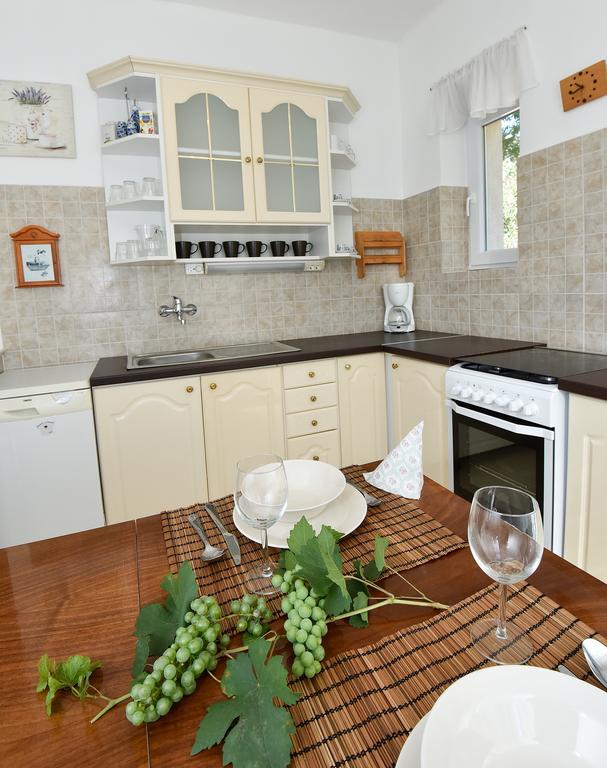 Grape&Wine Guesthouse Егер Екстериор снимка